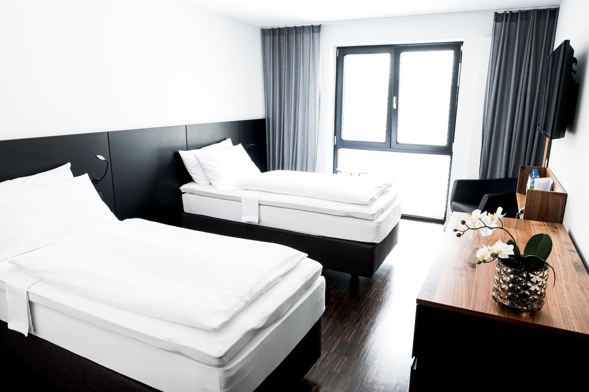 &Repeat Koeln Airport Hotel Exterior foto