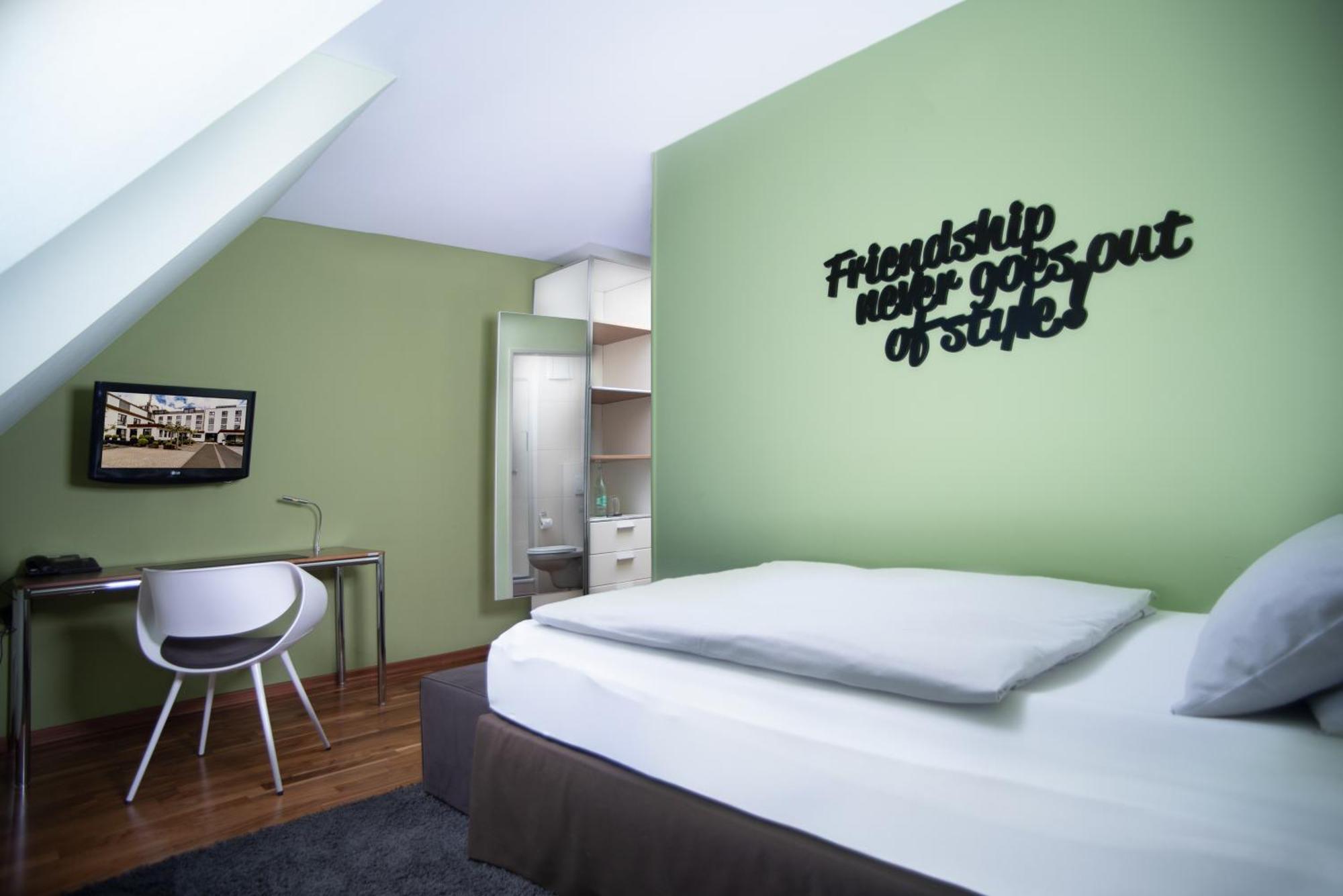 &Repeat Koeln Airport Hotel Exterior foto
