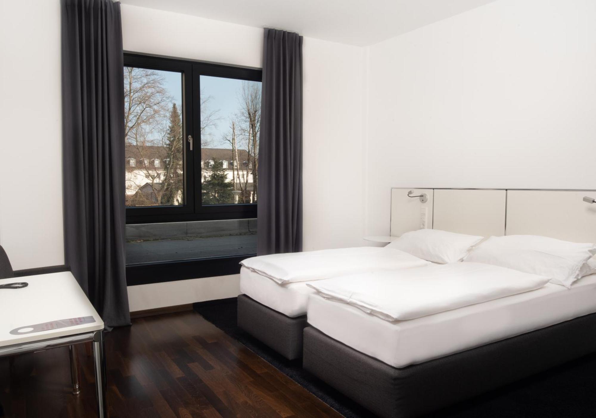 &Repeat Koeln Airport Hotel Exterior foto