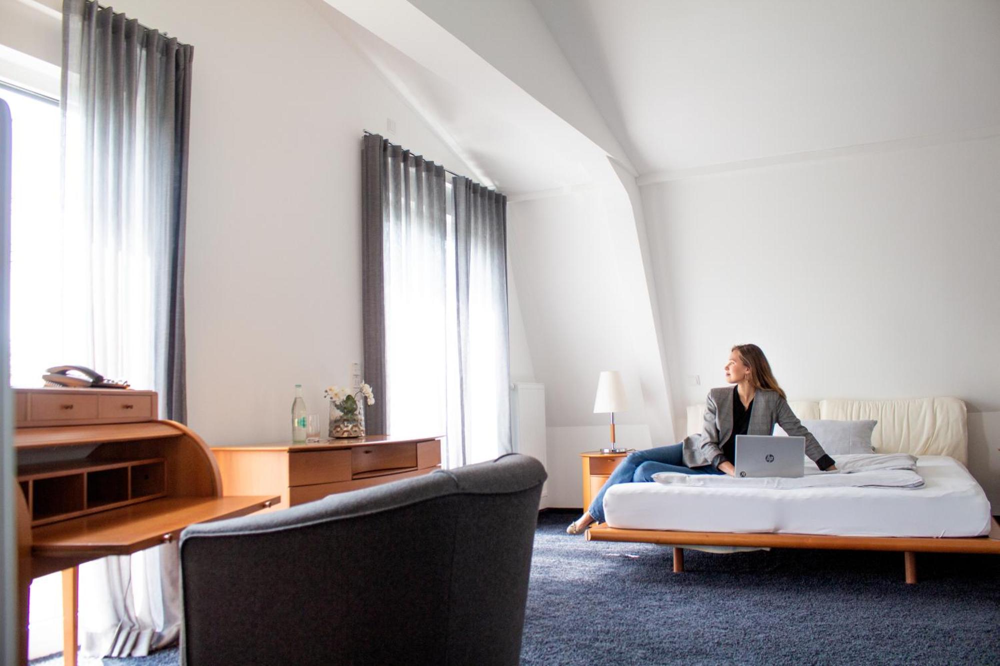 &Repeat Koeln Airport Hotel Exterior foto